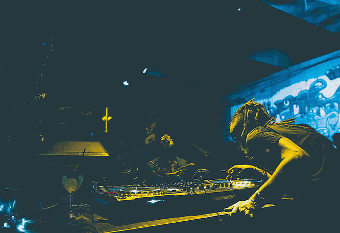 九型側(cè)翼2w1： 具有第一型翼型的第二型人:“公仆”