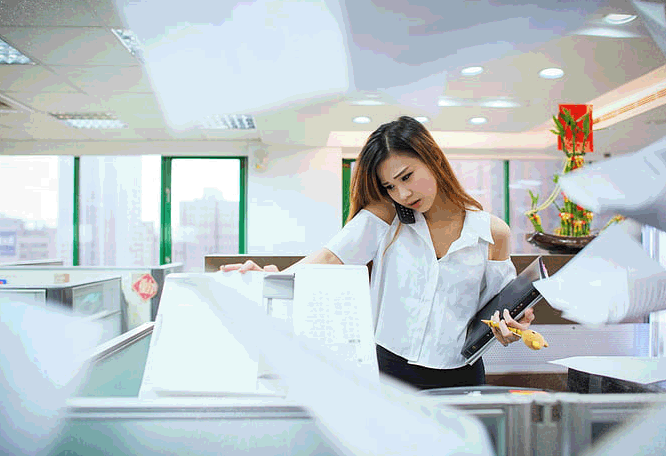 九型側(cè)翼1w2：具有第二型翼型的第一型人：“鼓動家”