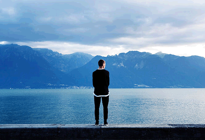 九型側翼8w7：具有第七型翼型的第八類人：標新立異者