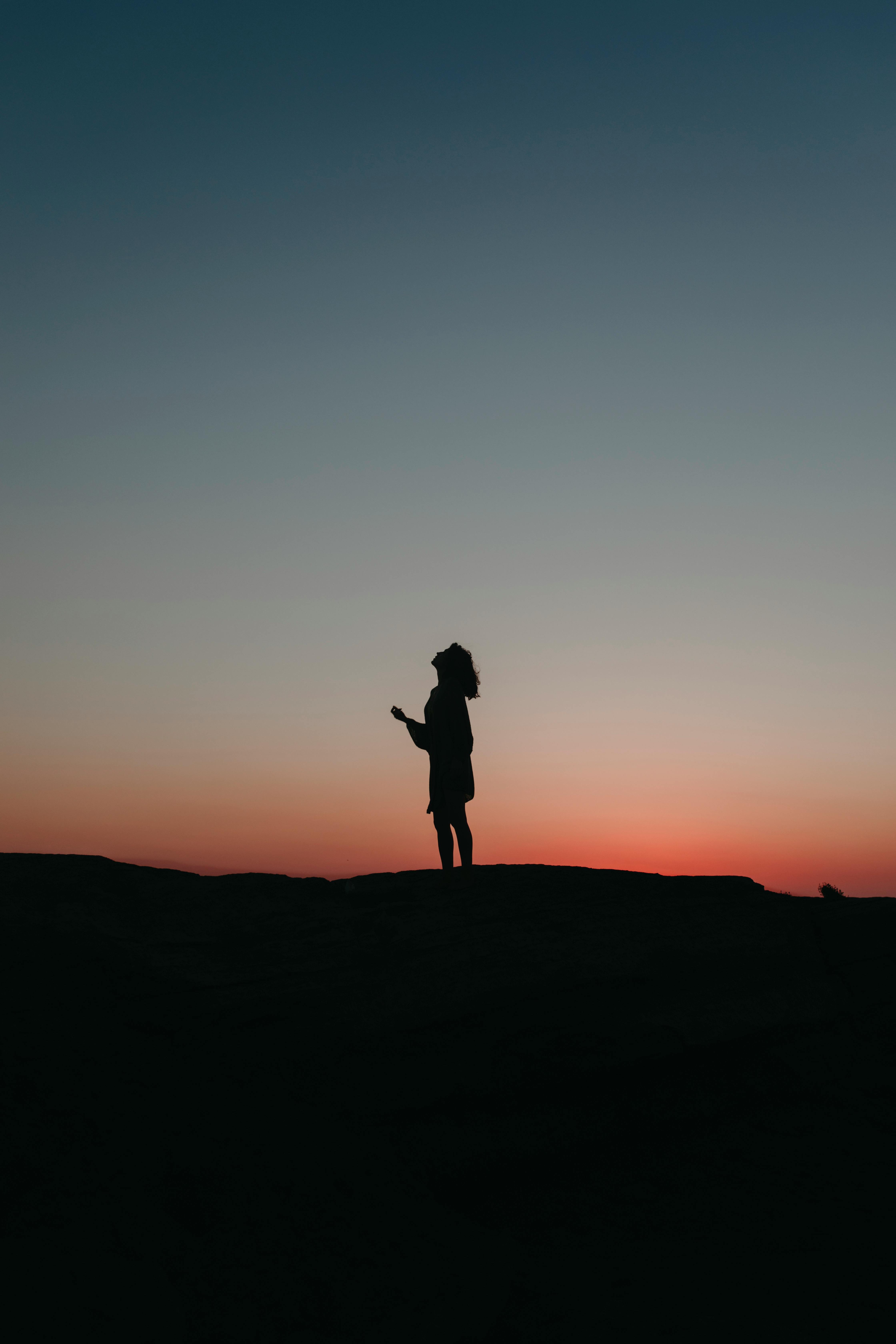 ENFJ與INTP：情感與邏輯的交融，是否能形成默契？