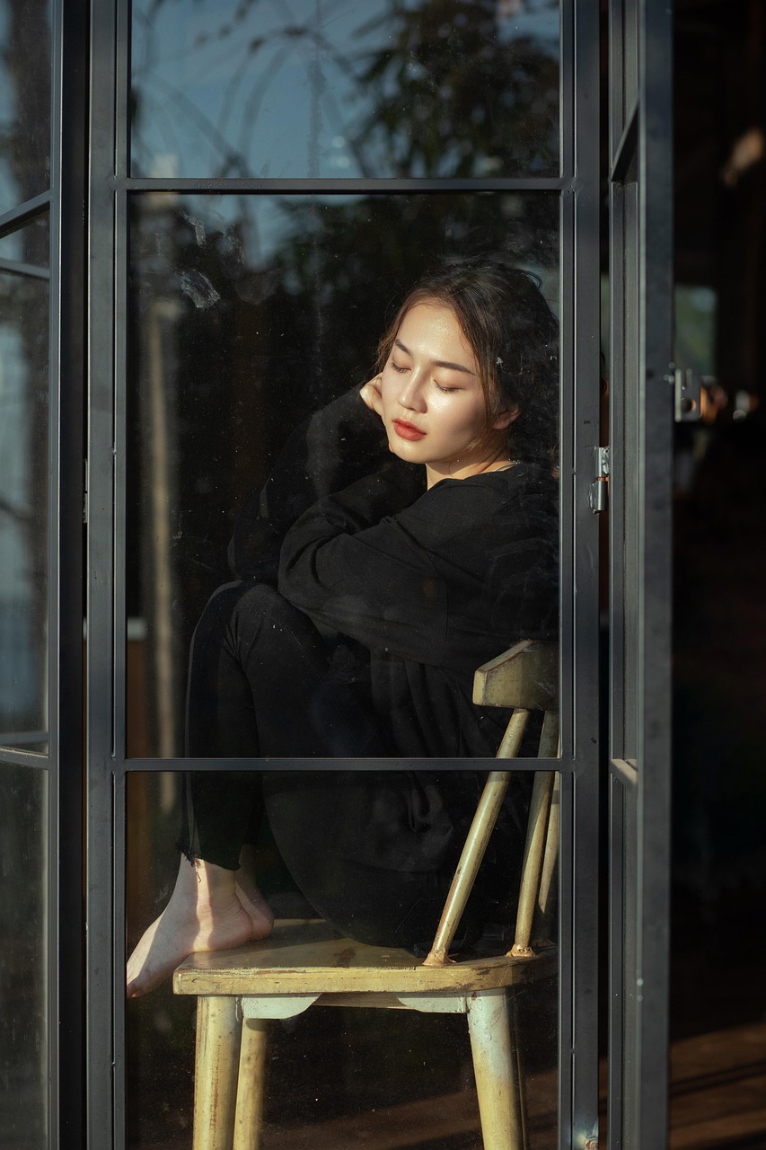 INFJ的孤獨(dú)困境：為何在熱鬧中總感到孤獨(dú)？